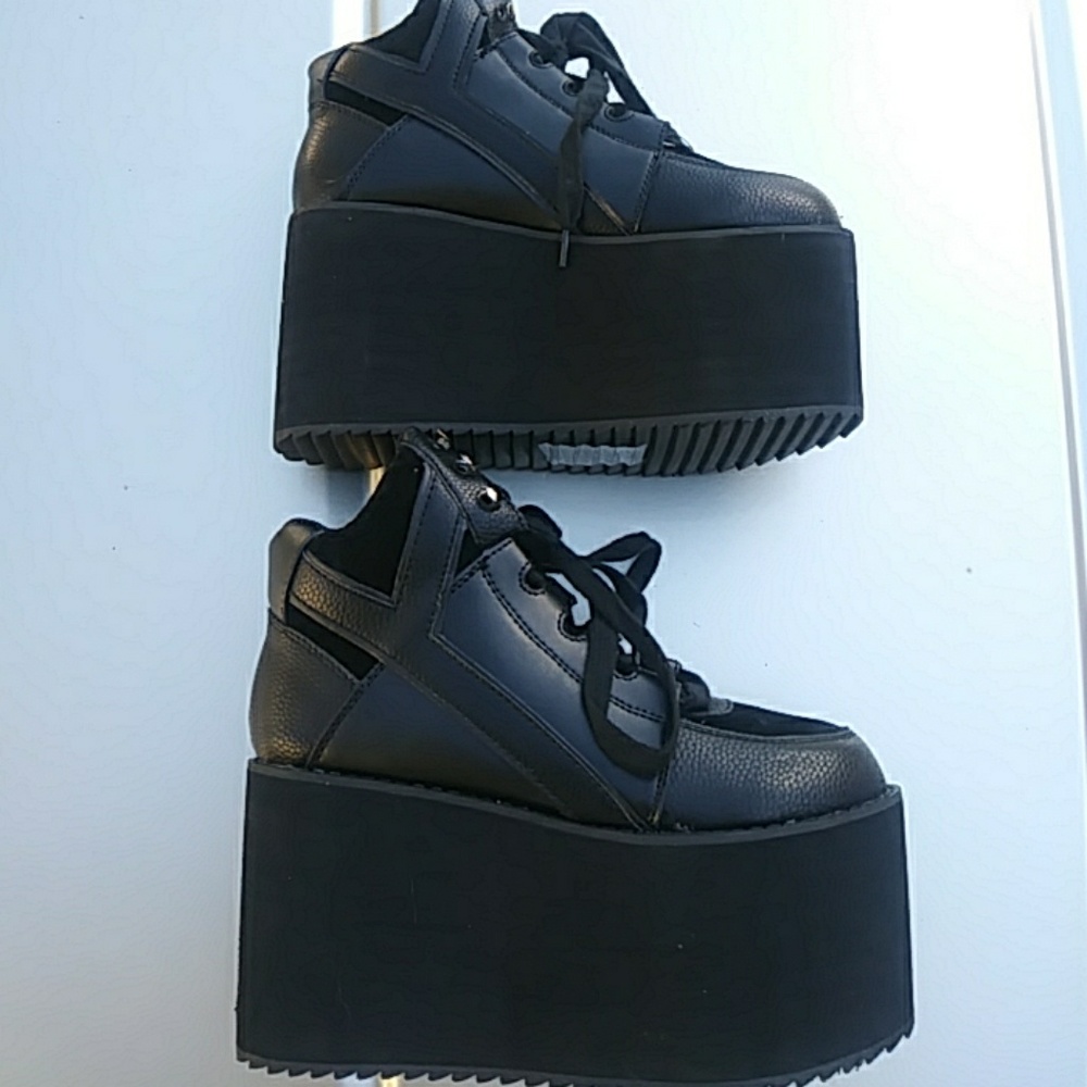 Platforms - Picture 2 of 4